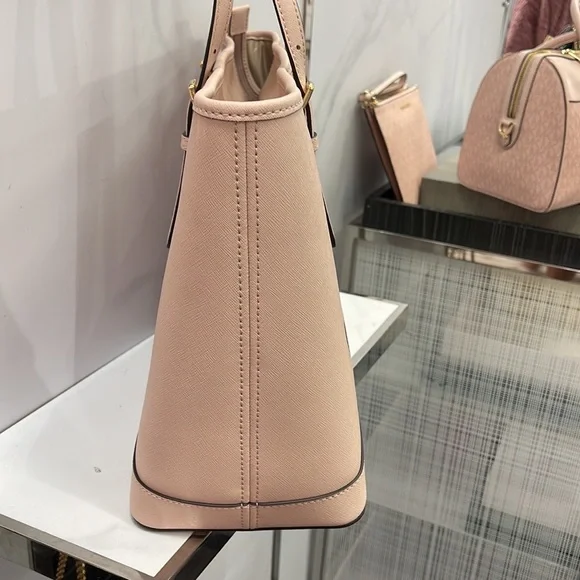 MICHAEL KORS
Jet Set Travel Lg Top Zip Shoulder Tote Saffiano Leather
Pwdr Blush - Picture 13 of 16